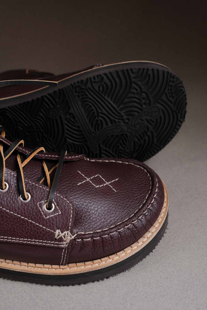 La imagen tiene un atributo ALT vacío; su nombre de archivo es dolfie-barefoot-handmade-boots-683x1024.jpg