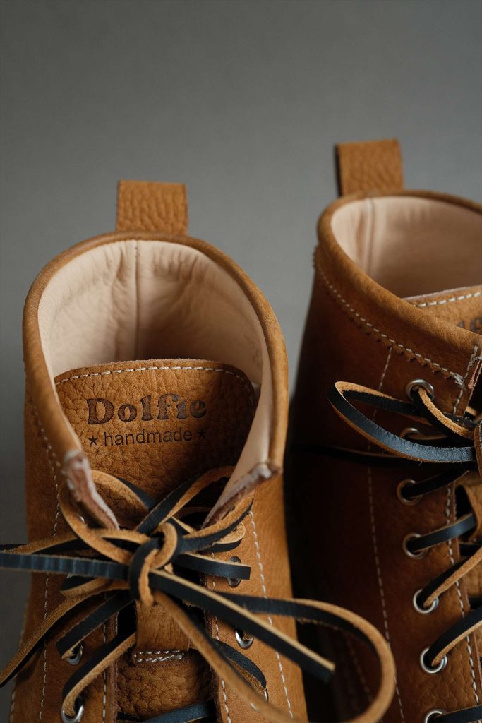 La imagen tiene un atributo ALT vacío; su nombre de archivo es dolfie-heritage-collection-barefoot-boots-1-683x1024.jpg